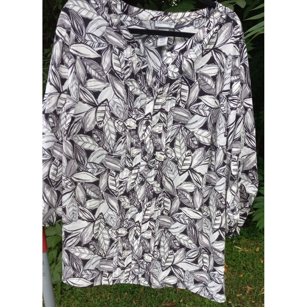 Catherines 3X 26/28W black and white button down leafy blouse pleated shirt